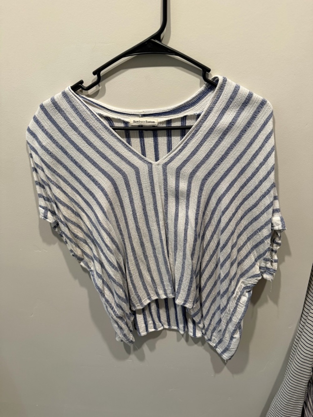 Newbury Kustom Striped V-Neck Top - White & Blue
